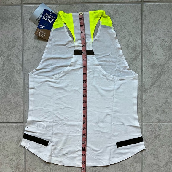 NWT Brooks Women’s Carbonite Tank - Nightlife/Reflective - Picture 7 of 8